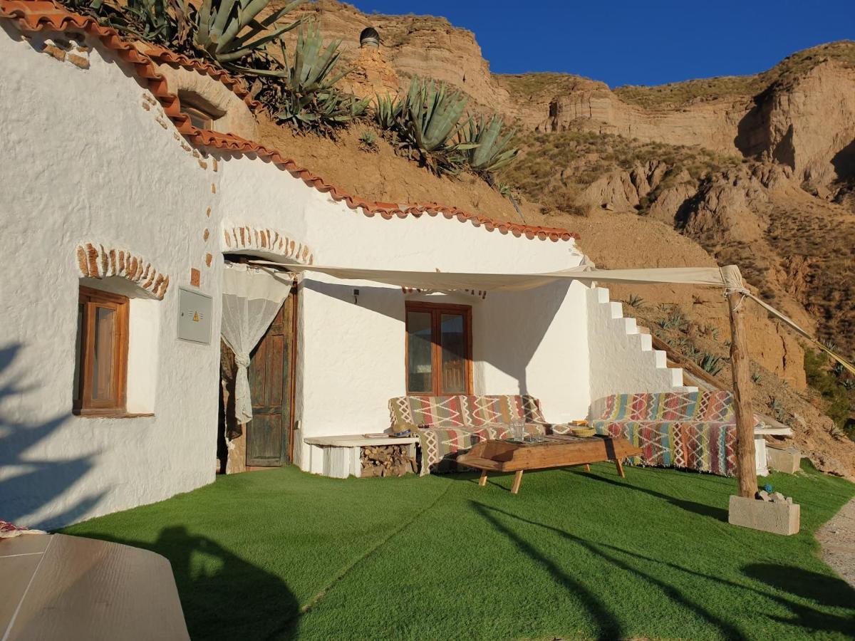 Creatively Designed Cavehouse With Jacuzzi Βίλα Gorafe Εξωτερικό φωτογραφία
