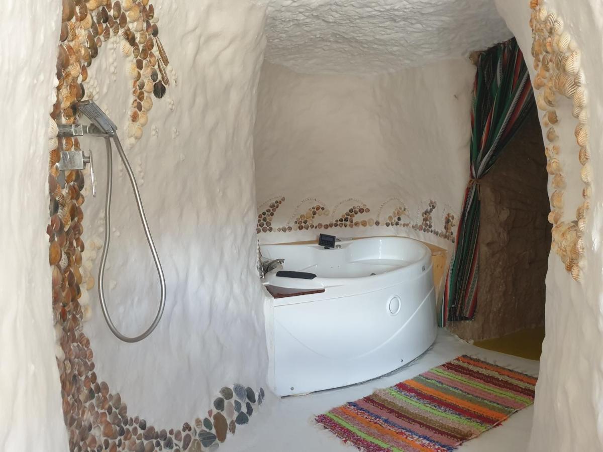 Creatively Designed Cavehouse With Jacuzzi Βίλα Gorafe Εξωτερικό φωτογραφία
